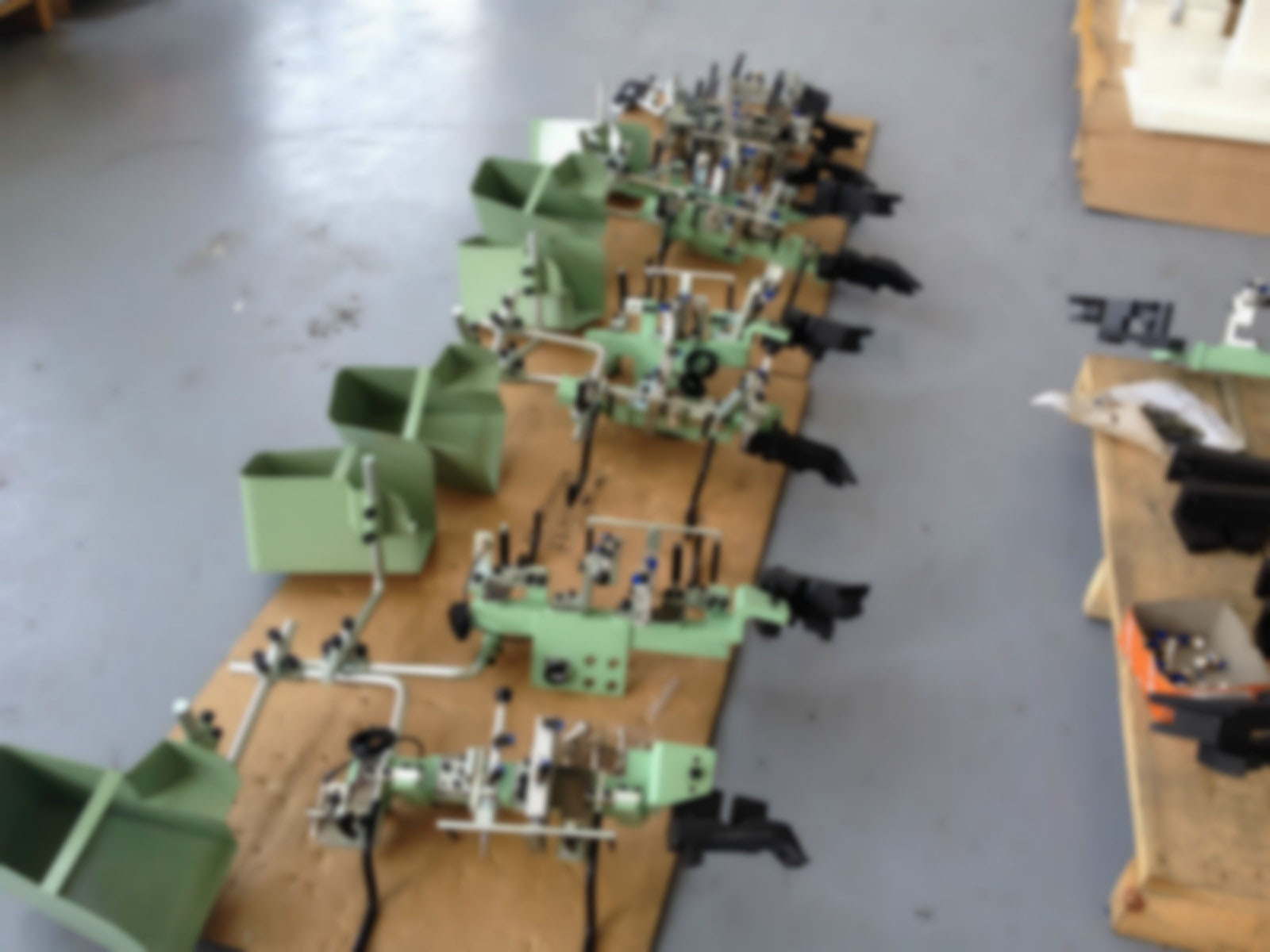 汽车门窗框锯切夹具