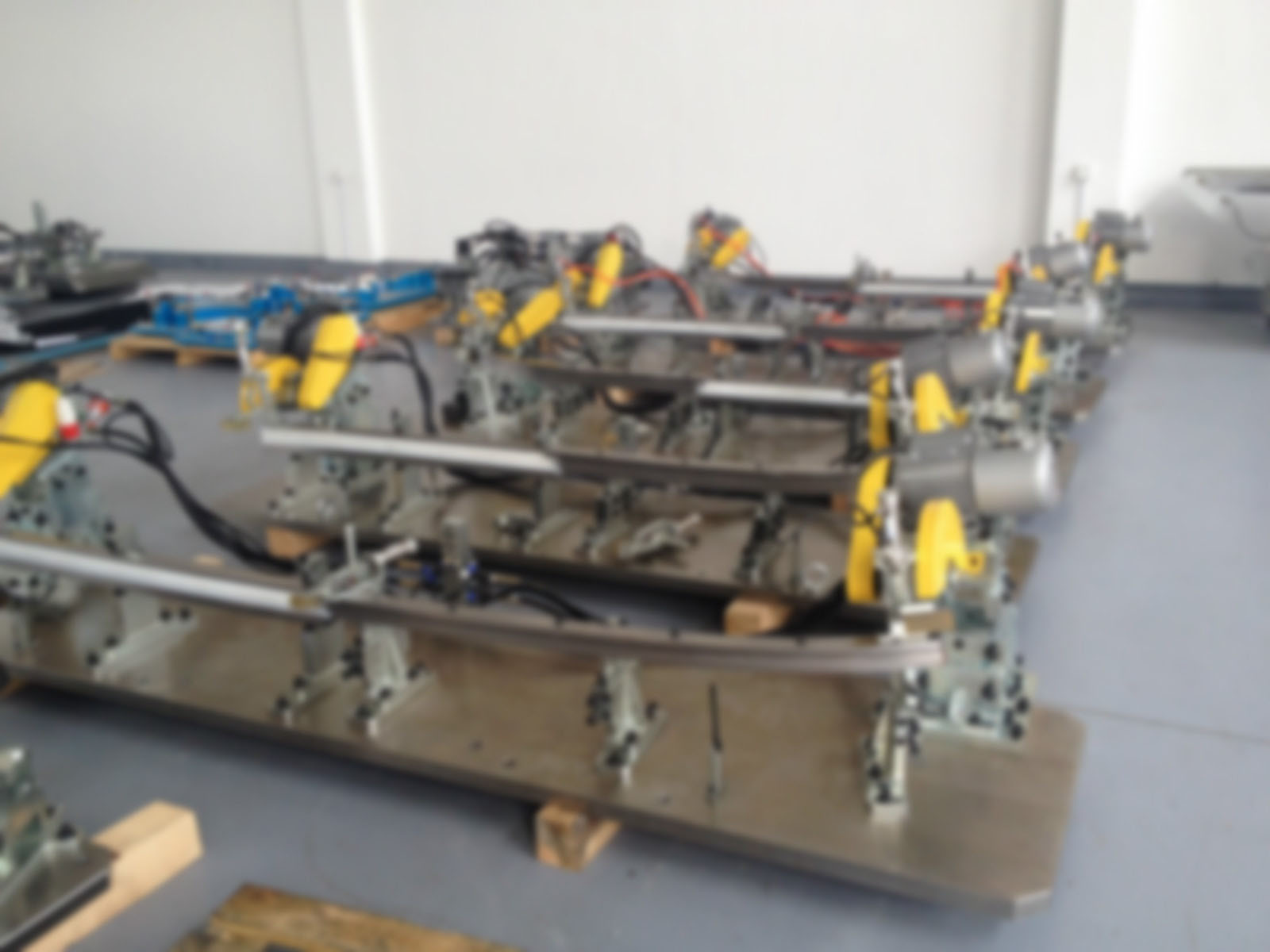 汽车顶盖饰条拉弯模具 (2)