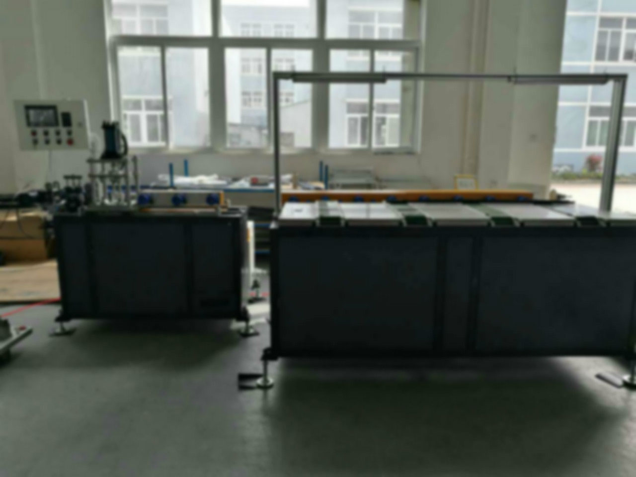 定长裁断+自动接料台