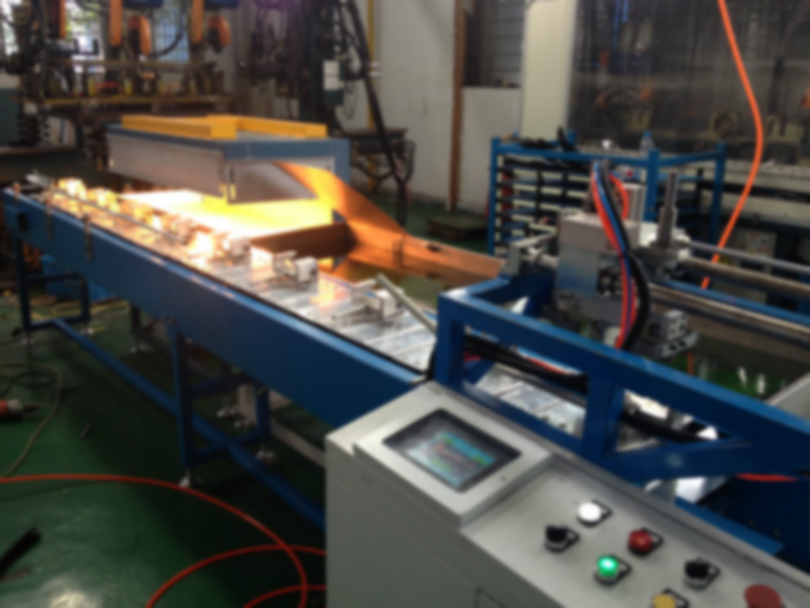 披风整形流水线