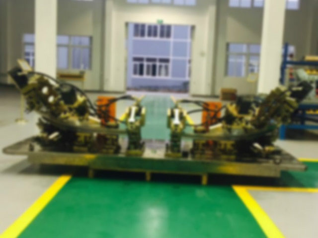 汽车门窗框上条拉弯模具