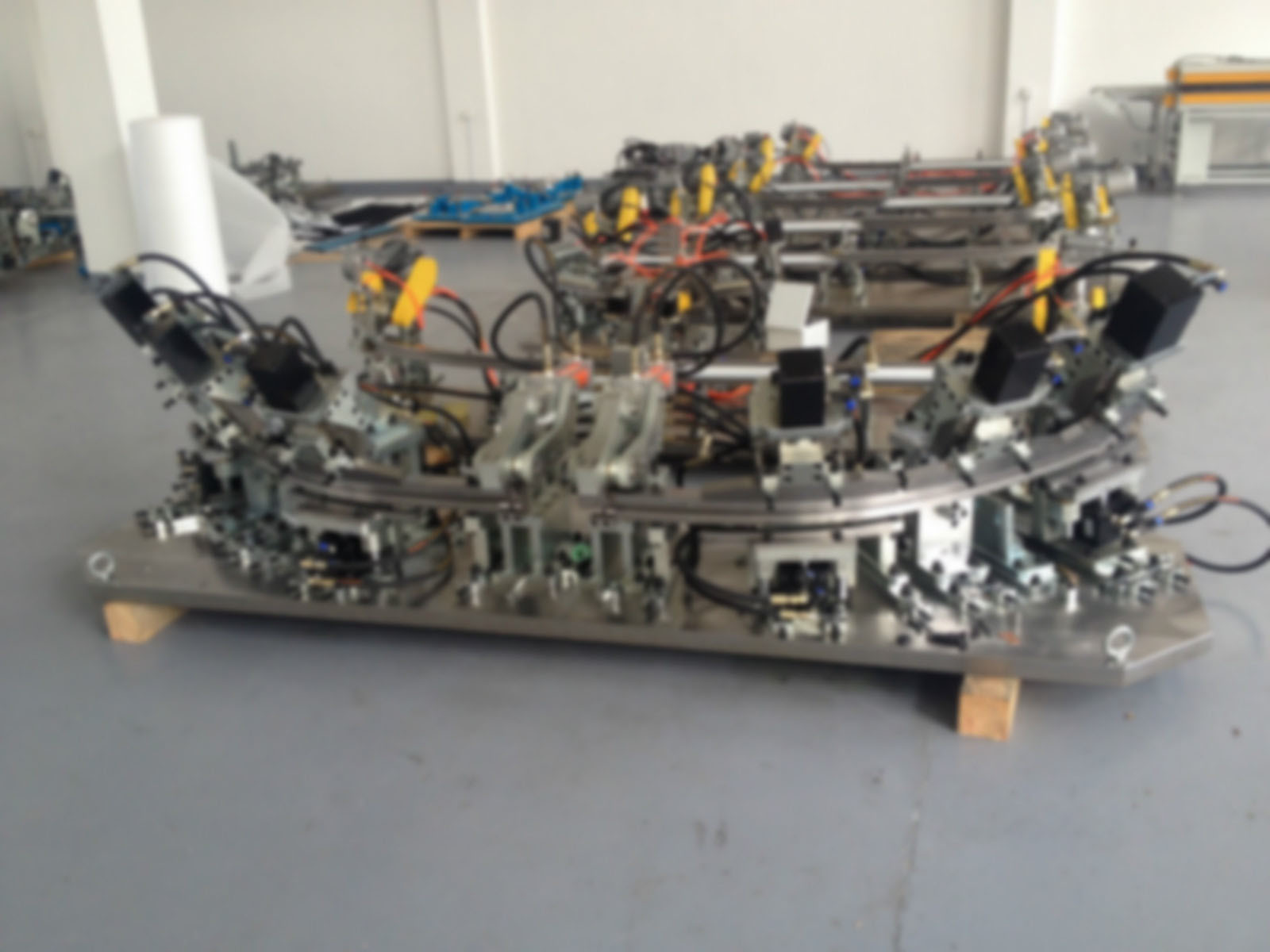 汽车门窗框上条拉弯模具 (2)