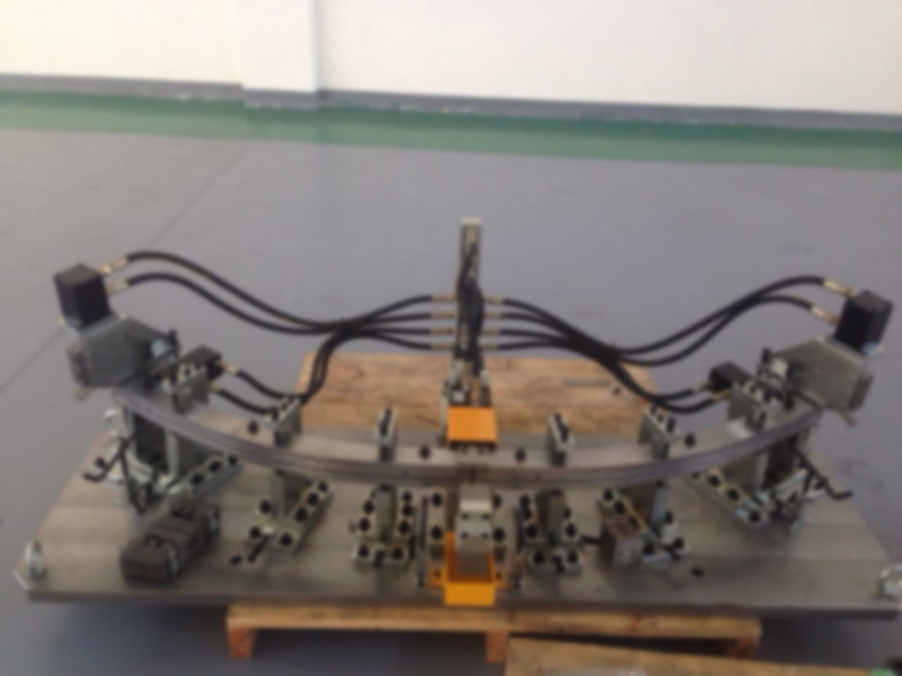 U型导轨拉弯模具